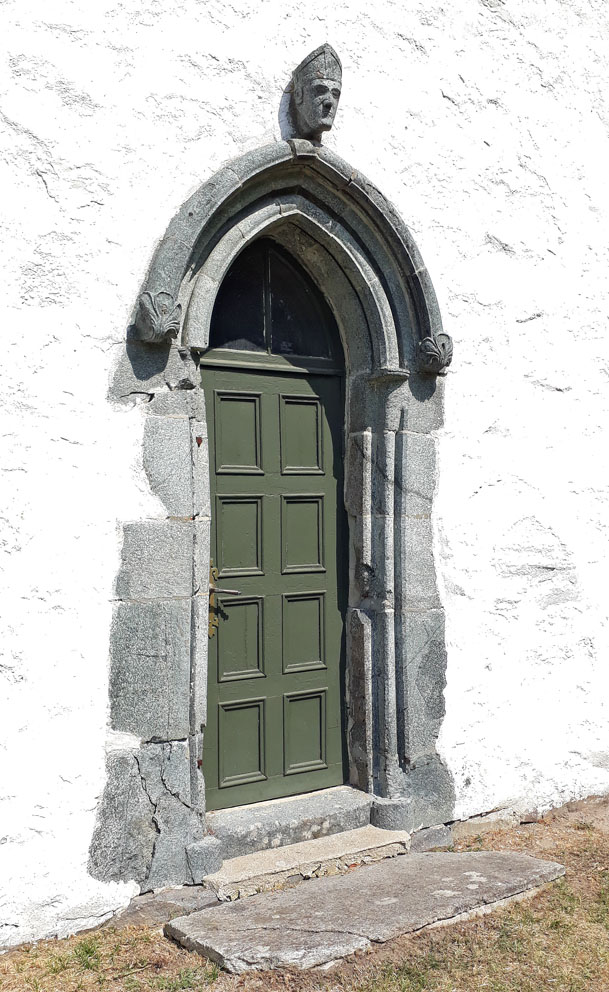 Den gotiske sørportalen til Øyestad kirke